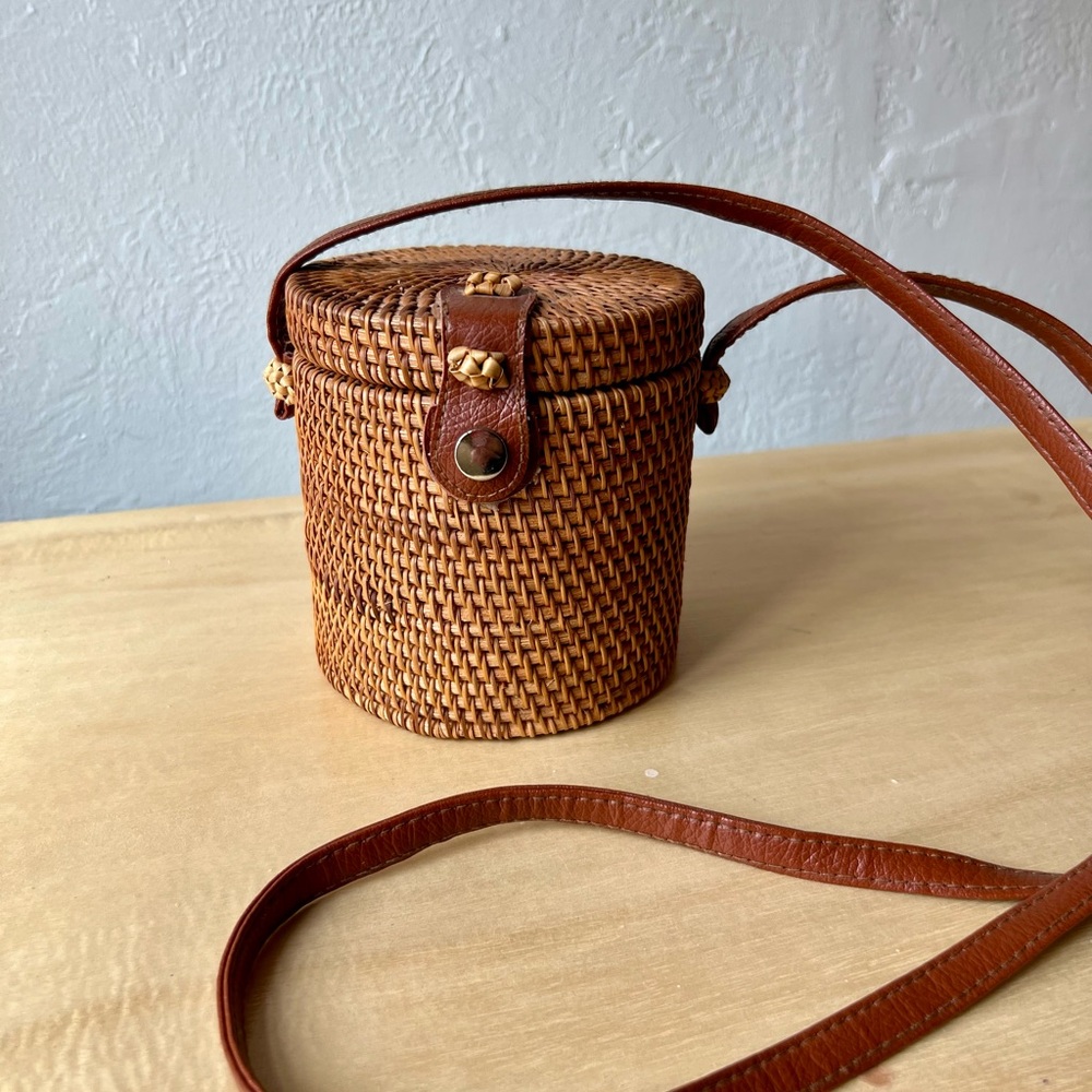 Antik Kraft Woven Crossbody Bucket Purse